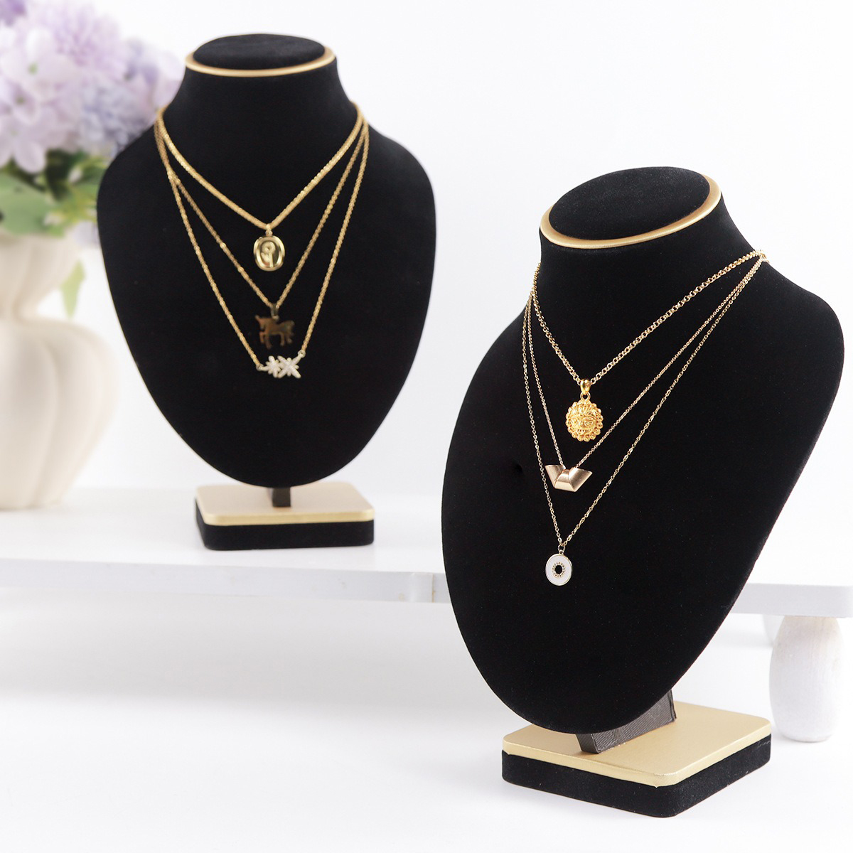 Körper-Schmuckbüste aus schwar – Body Jewelry Store Bewertung und Preis